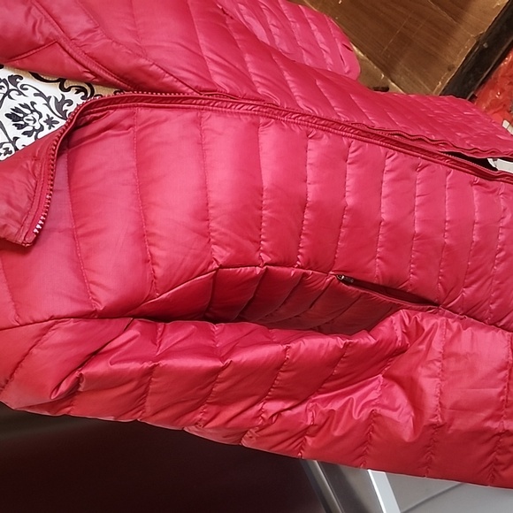 Patatagonia Small Women's Red Puffer Jacket Used Twice - Picture 5 of 10